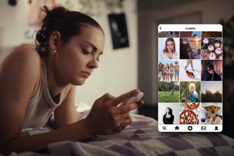 Kadr z filmu "ESSA". Młoda kobieta leży na łóżku z telefonem w ręce, przegląda czyjś profil na Instagramie.